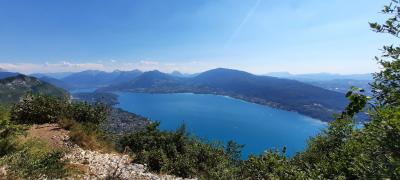 Randonnée avec vue sur le lac d'Annecy