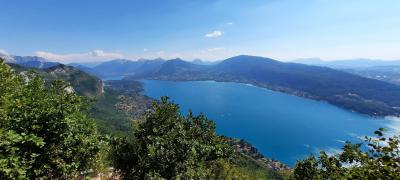 Randonnée avec vue sur le lac d'Annecy