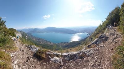 Randonnée avec vue sur le lac d'Annecy