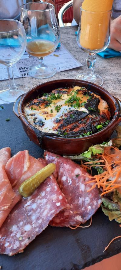 Tonon les bains, Yvoire et visite à la cave pour les filles et plage pour les enfants
