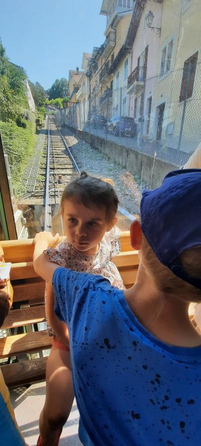 Tonon les bains, Yvoire et visite à la cave pour les filles et plage pour les enfants