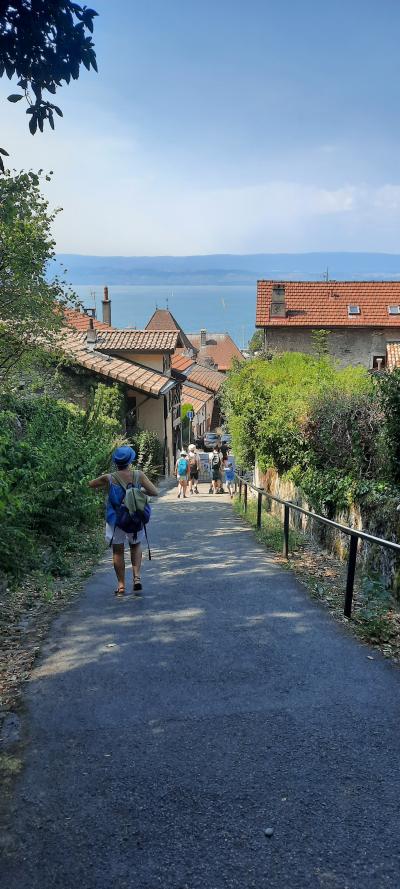 Tonon les bains, Yvoire et visite à la cave pour les filles et plage pour les enfants