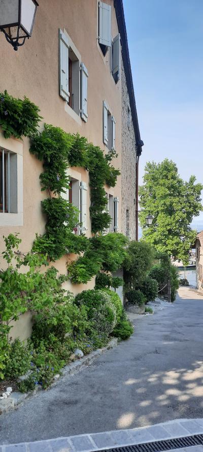Tonon les bains, Yvoire et visite à la cave pour les filles et plage pour les enfants