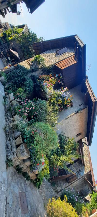 Tonon les bains, Yvoire et visite à la cave pour les filles et plage pour les enfants