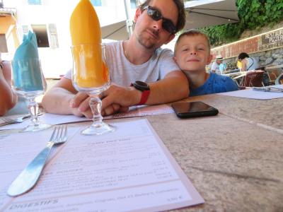 Tonon les bains, Yvoire et visite à la cave pour les filles et plage pour les enfants