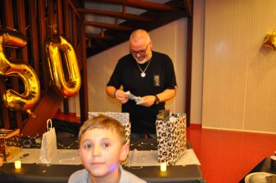 50 ans et pas une ride. Une fête super sympa et encore un super moment partagé. De belles rencontres