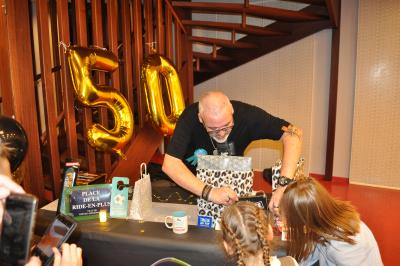 50 ans et pas une ride. Une fête super sympa et encore un super moment partagé. De belles rencontres