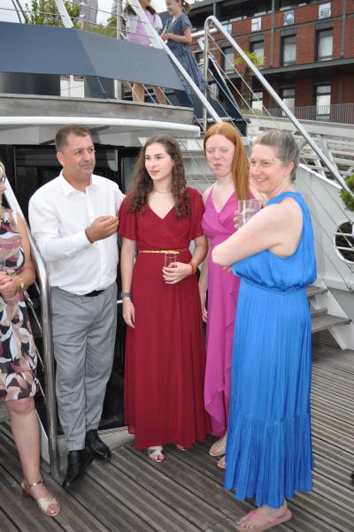 Apéritif et diner sur la seconde péniche