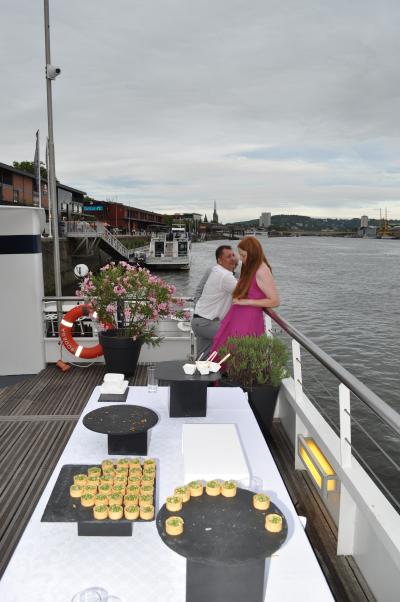 Apéritif et diner sur la seconde péniche