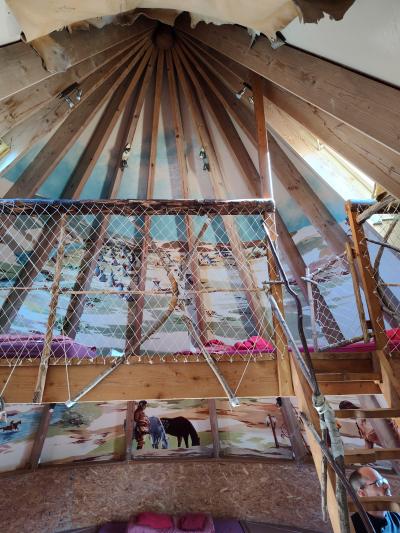 Petit déjeuner après une nuit dans le tipi