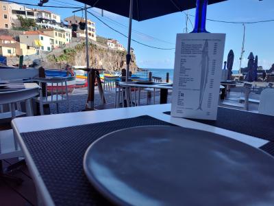 Visite de Câmara de Lobos et repas en bord de mer