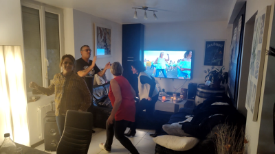 Katy, Peggy, Valérie, Eléhonore, Nicolas, Sébastien et Damien pour une soirée en musique