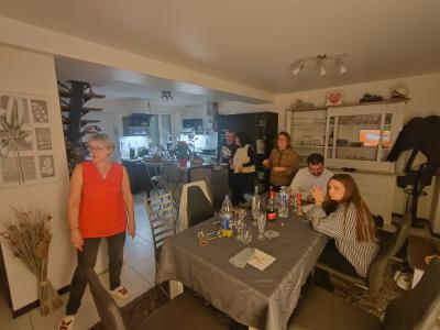 Katy, Peggy, Valérie, Eléhonore, Nicolas, Sébastien et Damien pour une soirée en musique