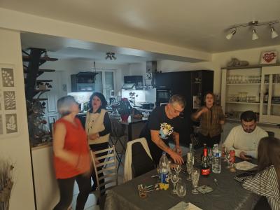 Katy, Peggy, Valérie, Eléhonore, Nicolas, Sébastien et Damien pour une soirée en musique